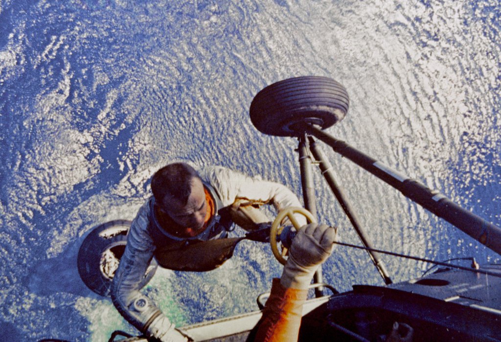 BfloNavalPark's tweet photo. When #NASA Astronaut Alan Shepard splashed down after his trip into space #OTD 1961, destroyer #USSTheSullivans was there on station w/ #USNavy Task Group 140.8 to help recover him and his #Freedom7 spacecraft. #AlanShepard #FirstAmericanInSpace #ProjectMercury https://t.co/OOoipoT7sV