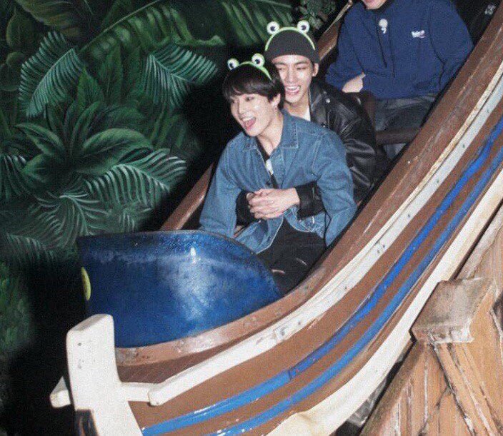 vkooksisreal's tweet photo. есус ты слышишб меня есус

#vkook #taekookkookv #bts https://t.co/cQWEUuxKsB