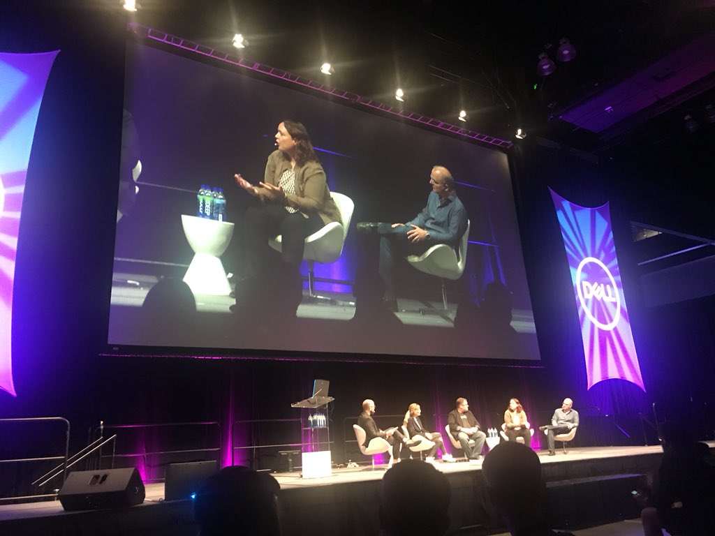 FunkPol's tweet photo. Loving the architectural VR panel at @vrlosangeles https://t.co/E7nIqF5Su9
