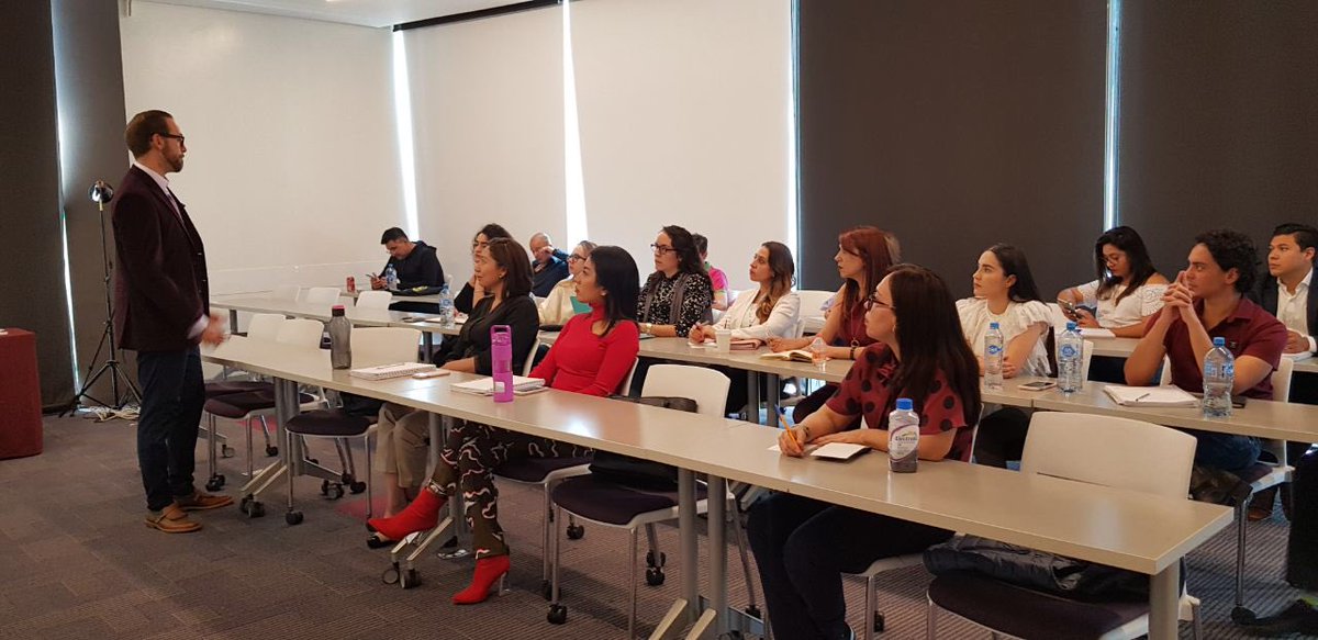 imagenpublica's tweet photo. Segundo día del taller en Entrenamiento en Medios. Contamos con la participación de nuestro rector @AlvaroGordoa #OrgullosamenteCIP #IloveCIP #VidaCIP https://t.co/9P2eG9Jajf