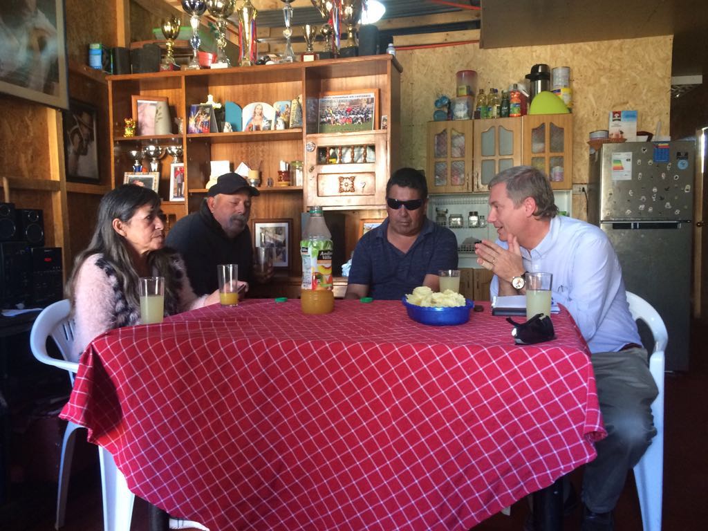 a_republicana's tweet photo. Ayer nuestro equipo visitó el campamento Villa Constancia de Antofagasta, junto a Jorge Díaz y su directiva. 
#RegionesEnAcción https://t.co/EXSHn3XSWt