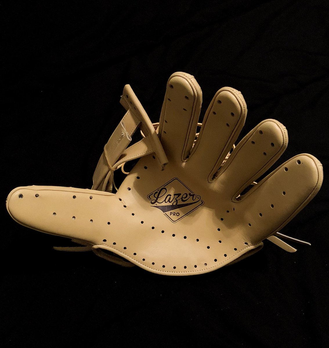 lazerprosports's tweet photo. Beige tan H-web unlaced as requested by the customer
•
•
•
#LazerLeather #TrulyCustom #CustomGlove #Custom #Baseball #Glove #BaseballGlove #MLB #MiLB https://t.co/HVVFRbA6uR