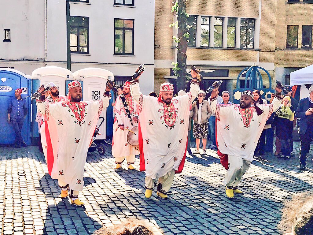 fzibouh's tweet photo. Deuxième Edition du Hospitality Festival au Top à la Place Sainte-Catherine! Bruxelles comme on l'aime qui met à l'honneur la beauté de sa diversité culturelle! Merci à la vzw Citizenne https://t.co/eQmA6nvnFN #durfontmoeten #osezrencontrer https://t.co/iWkb5Jx4Ks