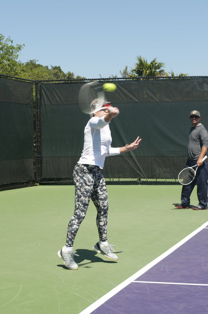 wtafan78's tweet image. What a treat and a blessing to see @matteksands at the 2018 #MiamiOpen ! Truly an inspiration to all! Hope to see you in #CincyTennis ! #GameSetMattek #teamBUCIE  pics my own