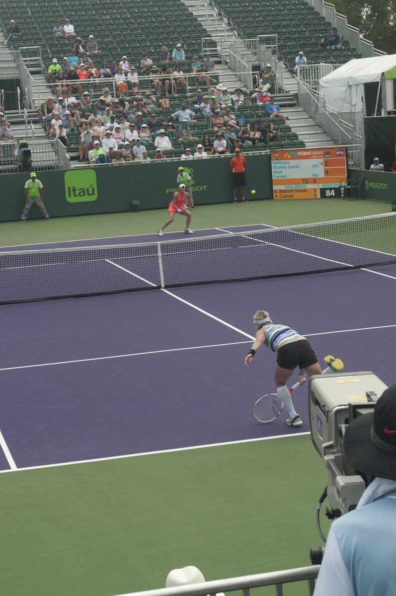 wtafan78's tweet image. What a treat and a blessing to see @matteksands at the 2018 #MiamiOpen ! Truly an inspiration to all! Hope to see you in #CincyTennis ! #GameSetMattek #teamBUCIE  pics my own