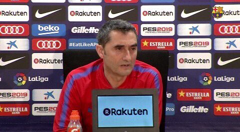 SportsGamer4K's tweet photo. Buena iniciativa por parte de #Konami haciendo publicidad al próximo #PES2019 ⚽️ quien ya confirma que seguirá en asociación con @FCBarcelona 🇪🇸 https://t.co/9u3f7p1MBi