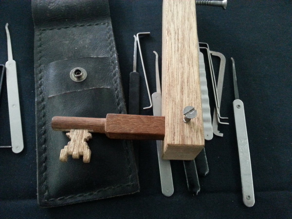 indiecom's tweet photo. "I was the keymaker," -- "make the keys and the plan will follow."

Hearing activist and political prisoner Tim Jenkin tell his story of escaping a maximum security prison in apartheid South Africa by fashioning keys for TEN doors has been the highlight of a fantastic #LockFest https://t.co/pK1zNIBW8o