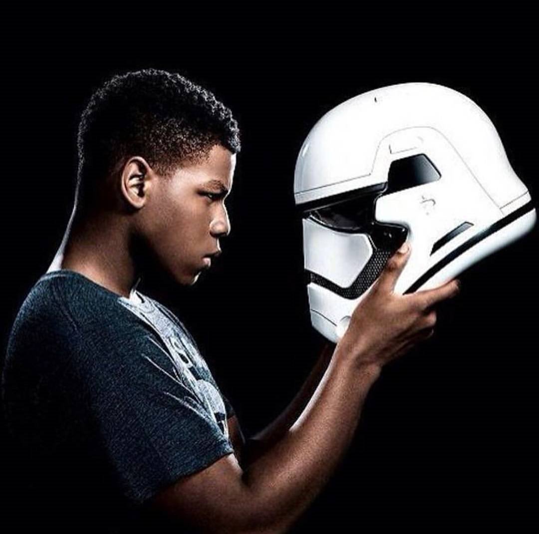 EmpireStrikeBac's tweet photo. What do you think about John Boyega's casting as Finn/FN-2187 in The Force Awakens and the upcoming episode 8?👇 Tag a friend below and let me know what you think of John Boyega as a stormtrooper!#astormtrooperaday📸: @starwars_lore-
✅ Follow us @empirestrikeback
🚫 Fo https://t.co/zVzVAN2W98