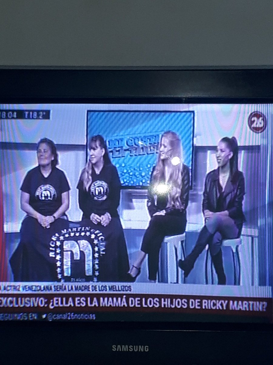florpsss's tweet photo. @rosariomeamaras @ricky_martin viendo canal 26 https://t.co/foPoXVpTkD