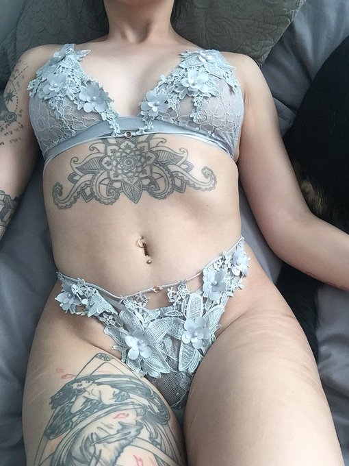 Sent bae some piccies. Might share them with you guys too... https://t.co/H9ECKTbA6k