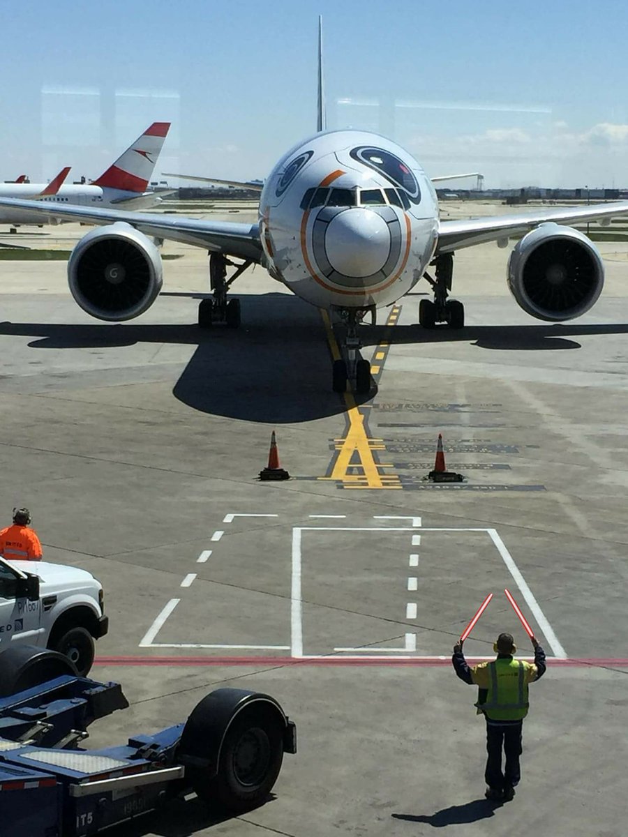 roxxymarks's tweet photo. @FlyANA_official Marshalling in BB8's plane at #ORD #avgeek #MayTheFourthBeWithYou https://t.co/EtkI0PYHp9