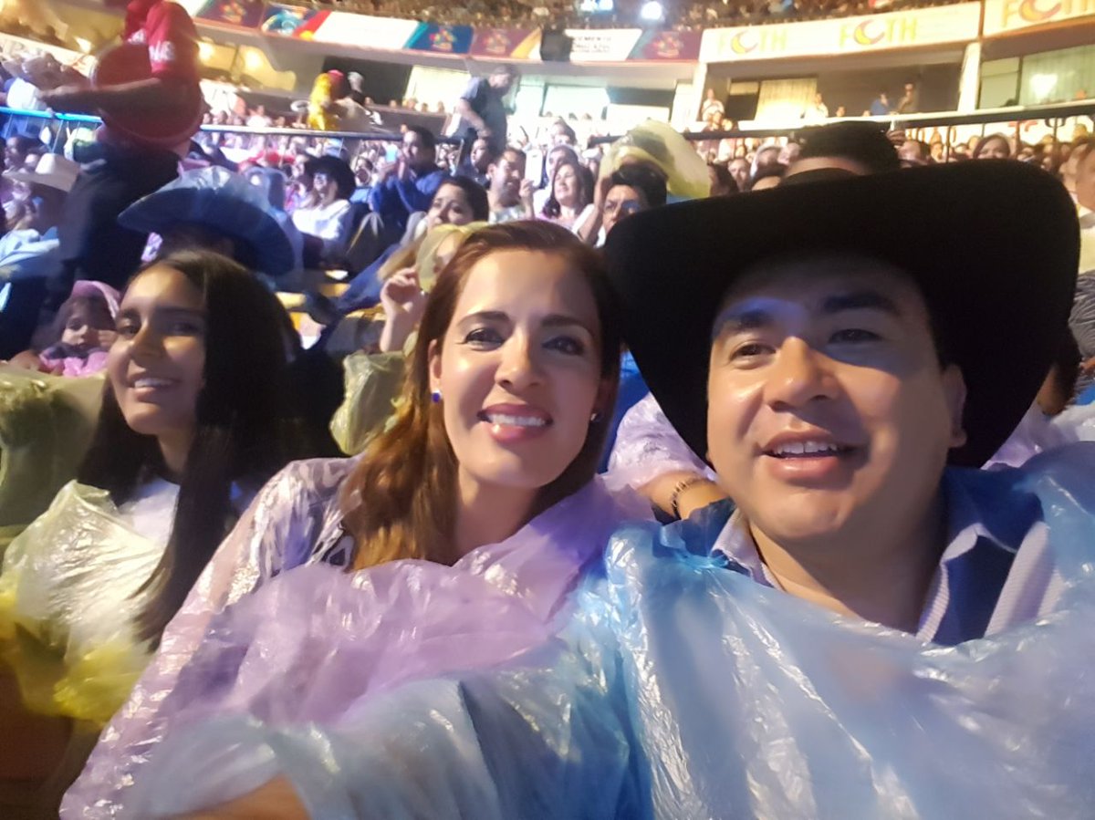 SusanMedinaD's tweet photo. #JaripeoSinFronteras #QueChulada
 Hasta el Dios de la lluvia se hizo presente de la felicidad que irradiamos ☺🙌 https://t.co/vV7qnsUF4h