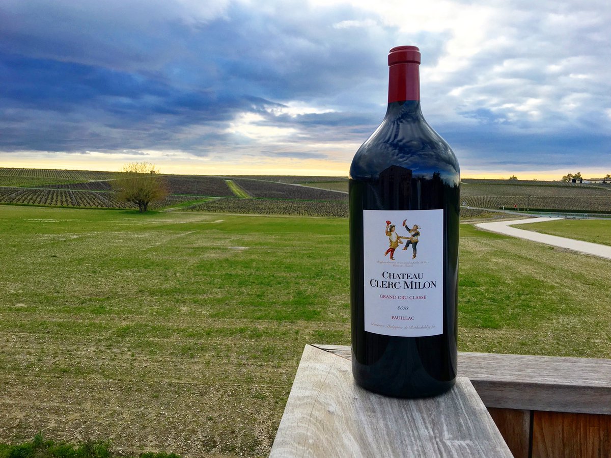 creativefabien's tweet photo. “Great wines should only be sold in big bottles” 🤩 one of my new love in #Bordeaux 😍 #ClercMilon is a necessity if you crave for good wines - a tremendous work of craft has been done there in the past years on the details &amp; quality 🍷 beautiful “haute couture” #millesimaba2018 https://t.co/J1XU2PVWho