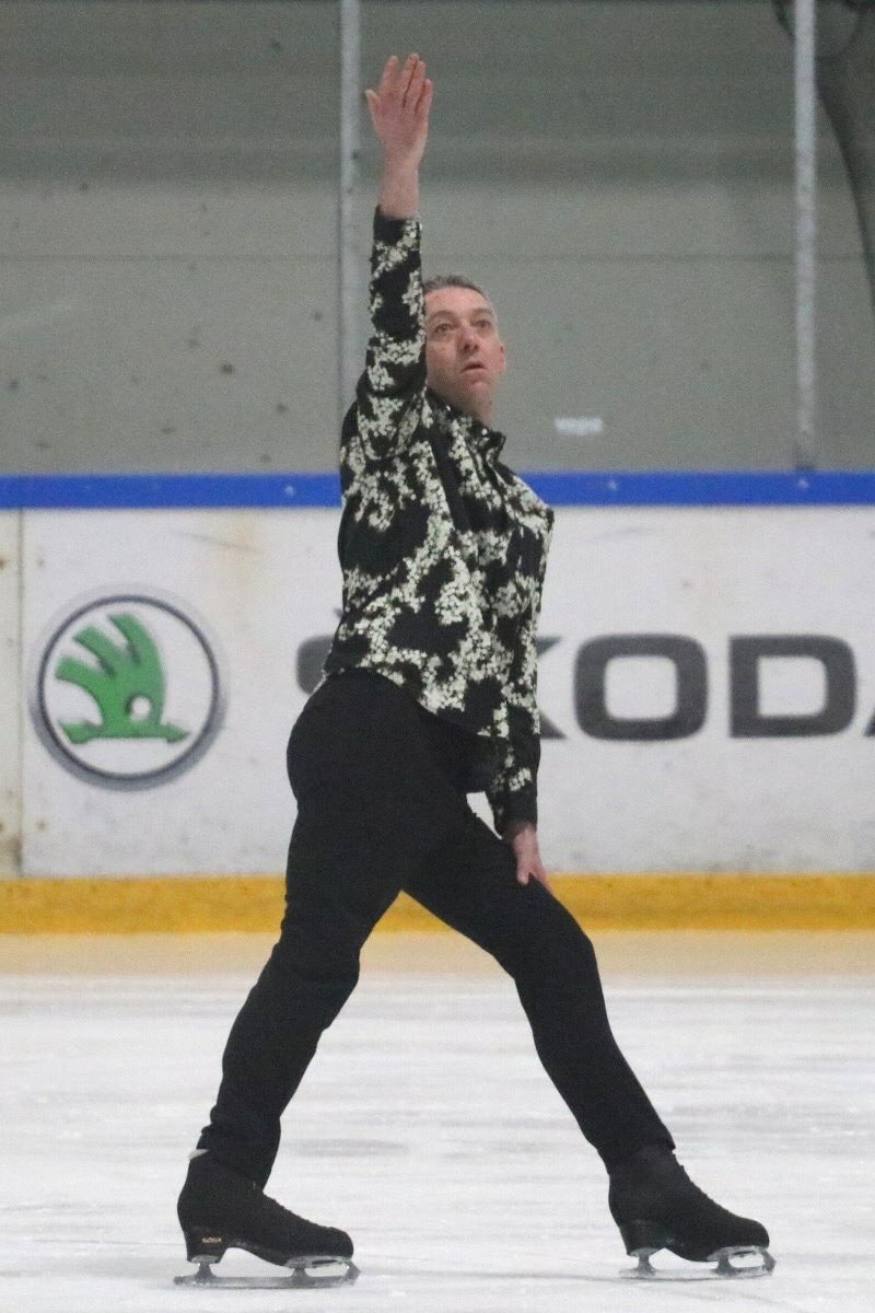 luxskater's tweet photo. So I did my first competition and came home with gold 🥇 #junaskateopen #figureskating #figureskater https://t.co/OSEojfcqof