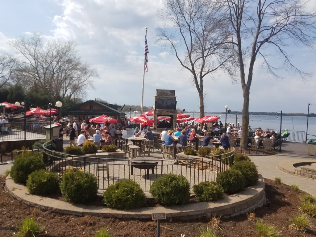 Jeff Wagner Sunshine And Temps Around 80 Lake Minnetonka Businesses Like Maynards Restaurant In Excelsior Couldn T Be Happier The Ice Out Has Finally Happened Wcco T Co Vkepurabsg