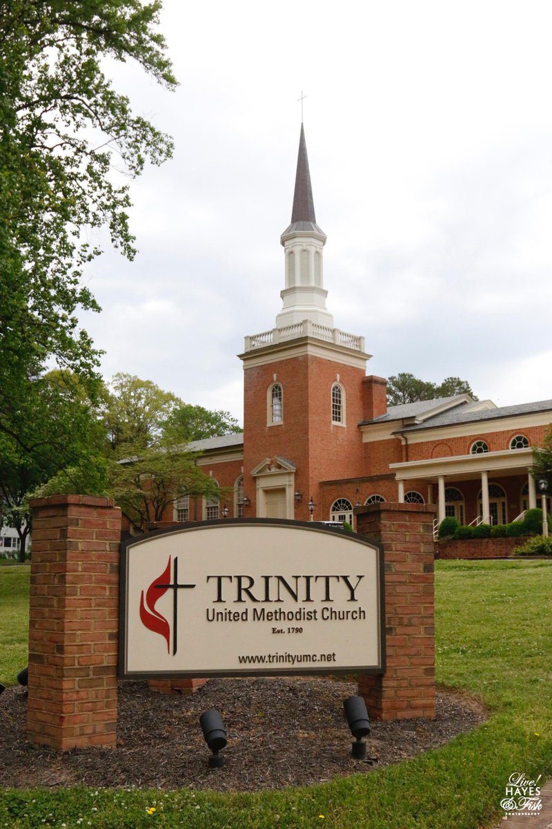 hayesandfisk's tweet photo. So excited to be at #TrinityUMC to capture Mary Margaret and Andrew's "I Do's!"
Doesn't she look stunning in her #SixpenceBridalBoutique gown?
#TheRestisStillUnwroten #MMandAndrewSayIDO #trueloveinpictures #artforyourlife #Richmondweddings @eventsinric https://t.co/ICkLyzDip1