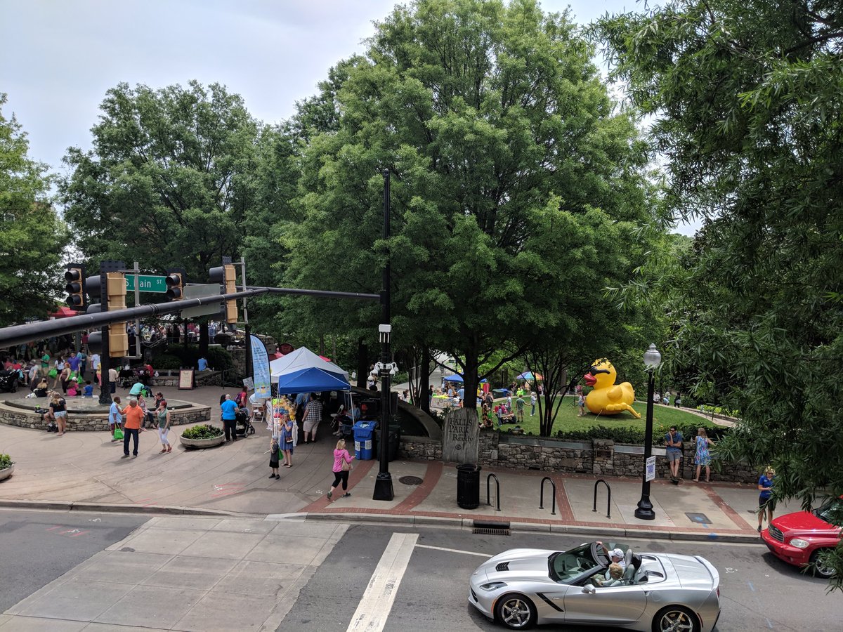 webaggression's tweet photo. What a day. @HandsOnGville then @GvilleSatMarket then Duck Derby at Falls Park then lunch at Jianna and then a quick stop at @swamprabbitcafe.#YeahTHATGreenville #HandsOnGreenville #HOGDay2018 #LiveUnited #UnitedWay https://t.co/19bXPxnhaG