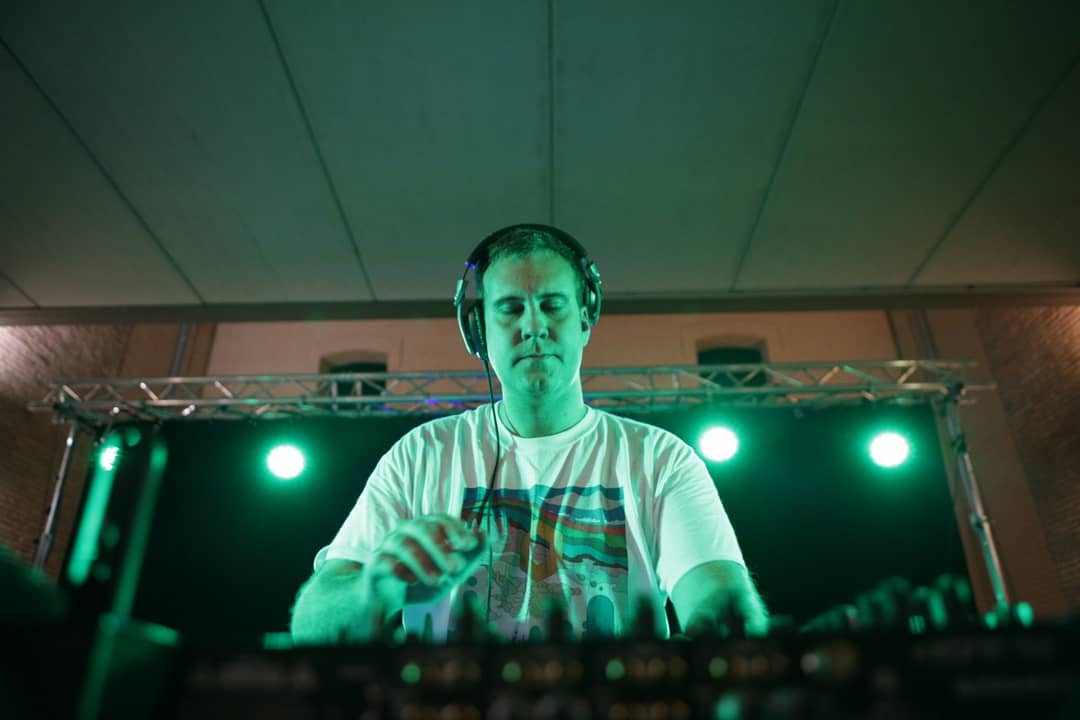 festivalvesos's tweet photo. @AFFKT ha dejado bien el alto el listón con su sesión,  que en estos momentos finaliza para dar paso a @JupiterLion_  que cerrará la segunda jornada de #FestivalVESOS2018 .💃🕺

#VESOS2018 #Musica 

Fotografías: @reaktiu https://t.co/lg8j8JUza8