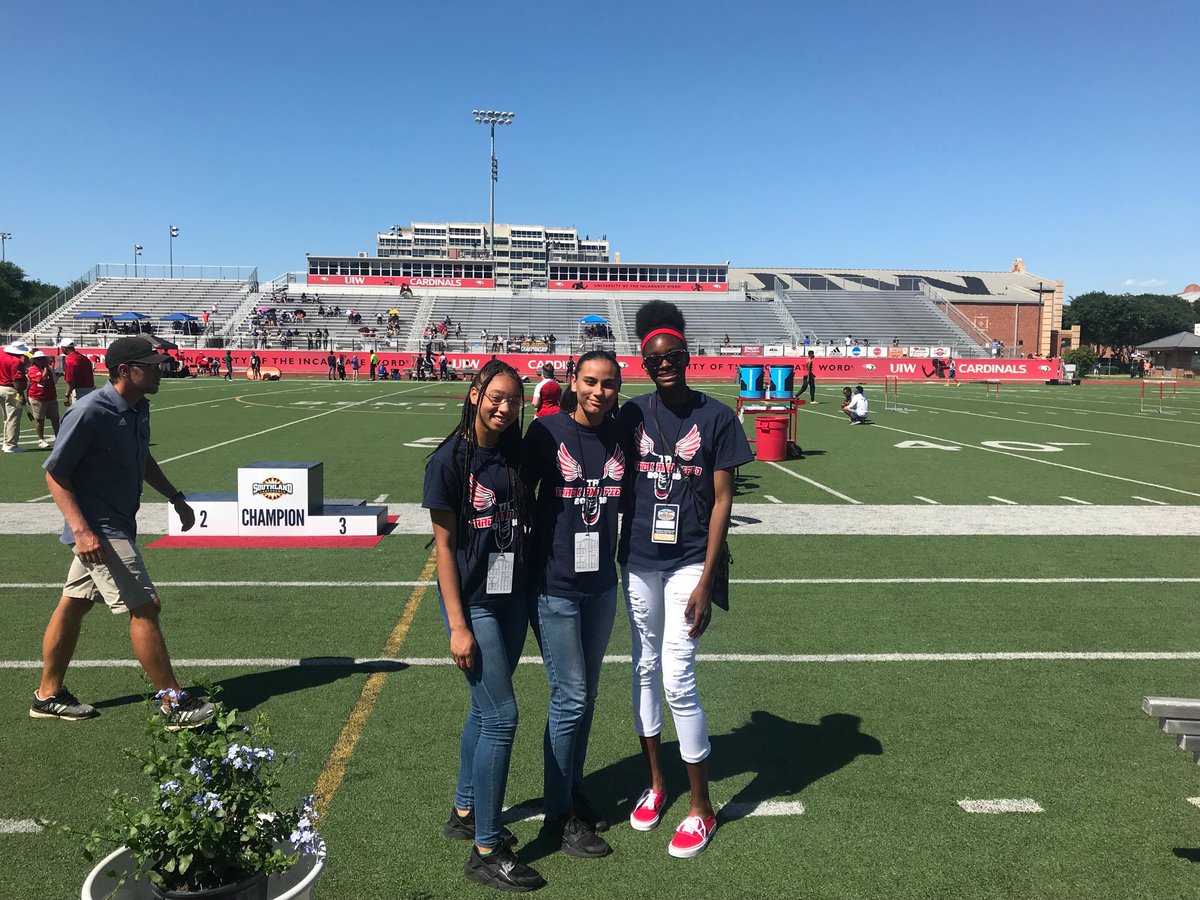 TrackRoosevelt's tweet photo. Volunteering on the hurdle crew at Southland Conference Championship! https://t.co/ANxAcWmh3c