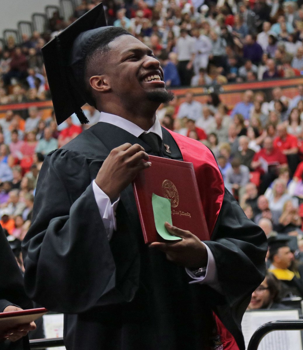 YSUsports's tweet photo. The journey is never easy.

But the rewards are immeasurable.

You will be Penguins forever! 

Congratulations to all of our student-athletes and to all @youngstownstate
students who celebrated their accomplishment at commencement today.

#YandProud #GoGuins https://t.co/sH4qoF7Gk5