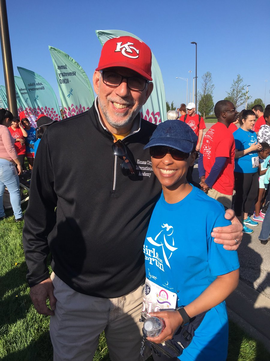daleone1953's tweet photo. You run into some wonderful people at Girls on the Run.  Just love Indain Creek Elementary Principal Dr. Angela Price!! https://t.co/VF9tpCbiBO