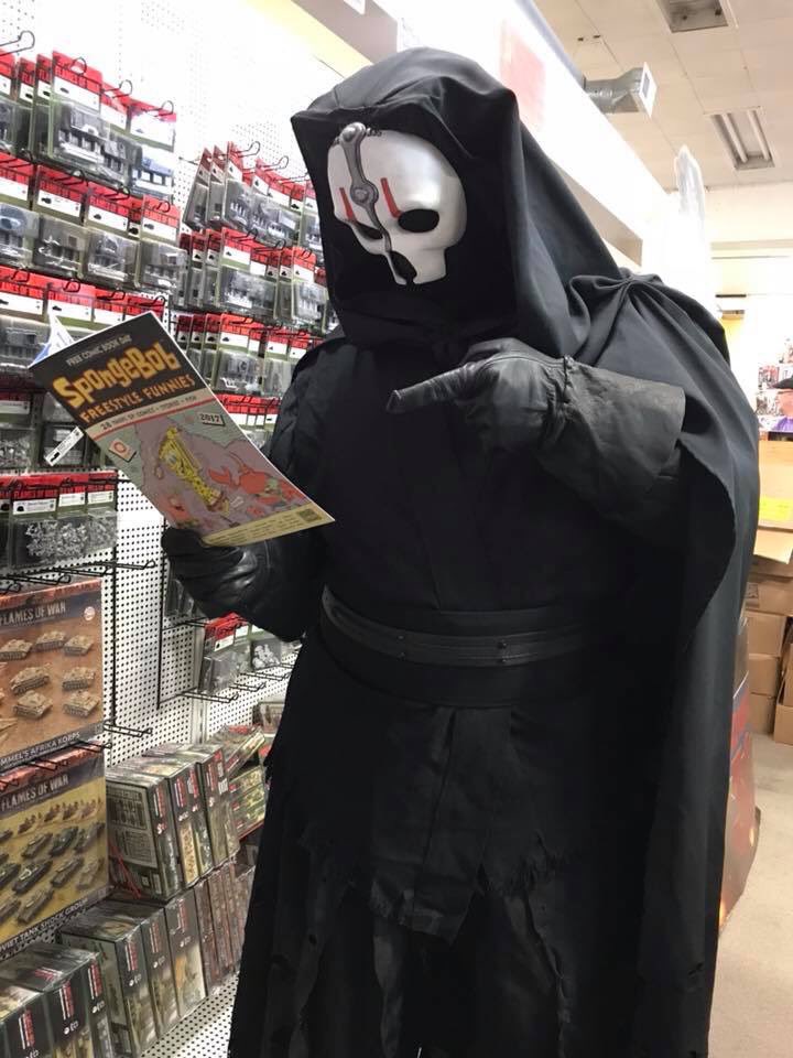 Darth Nihilus (SL-10835 of the <a href="/CarolinaGarrisn/">Carolina Garrison</a> ) is enjoying #FreeComicBookDay at Borderlands Comics and Games!
Pictures by Mason C.
#FCBD #starwars #501st #MoreThanLegends <a href="/501stLegion/">501st Legion</a>