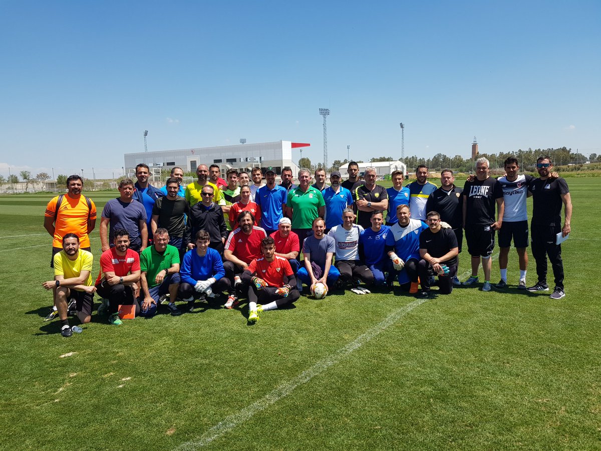 Magnífica sesión práctica está mañana a cargo de <a href="/Nacho_Torres_/">Nacho Torres</a>  en el curso básico de especialización en el entrenamiento de porteros !! ⚽️🥅 <a href="/cedifa/">RFAF-CEDIFA</a> #SeguimosFormandonos