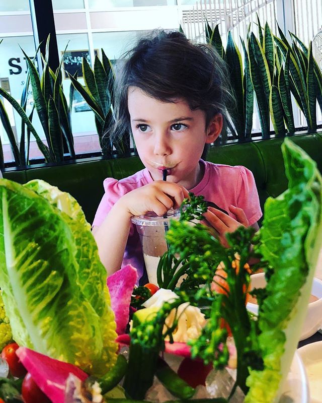 ImUnagi's tweet photo. Find me through this bowl of veggies #hiding #crudité #truefood https://t.co/Lzq9NCbRTk https://t.co/Eo7NDYAbbA
