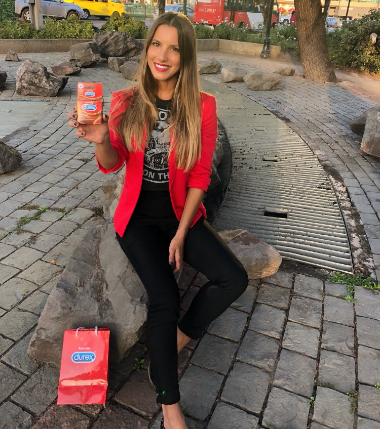 Lucilavit's tweet photo. Les tengo una muy buena noticia 😄😄 que de seguro les va a gustar 😉 ¿Quieren ser los primeros en sentir un REAL lanzamiento Piel con Piel?
Junto a Durex tenemos entradas al lanzamiento  exclusivo de #DurexRealFeel y para participar, solo debes subir una foto junto a la persona https://t.co/7kxAe57Ulu