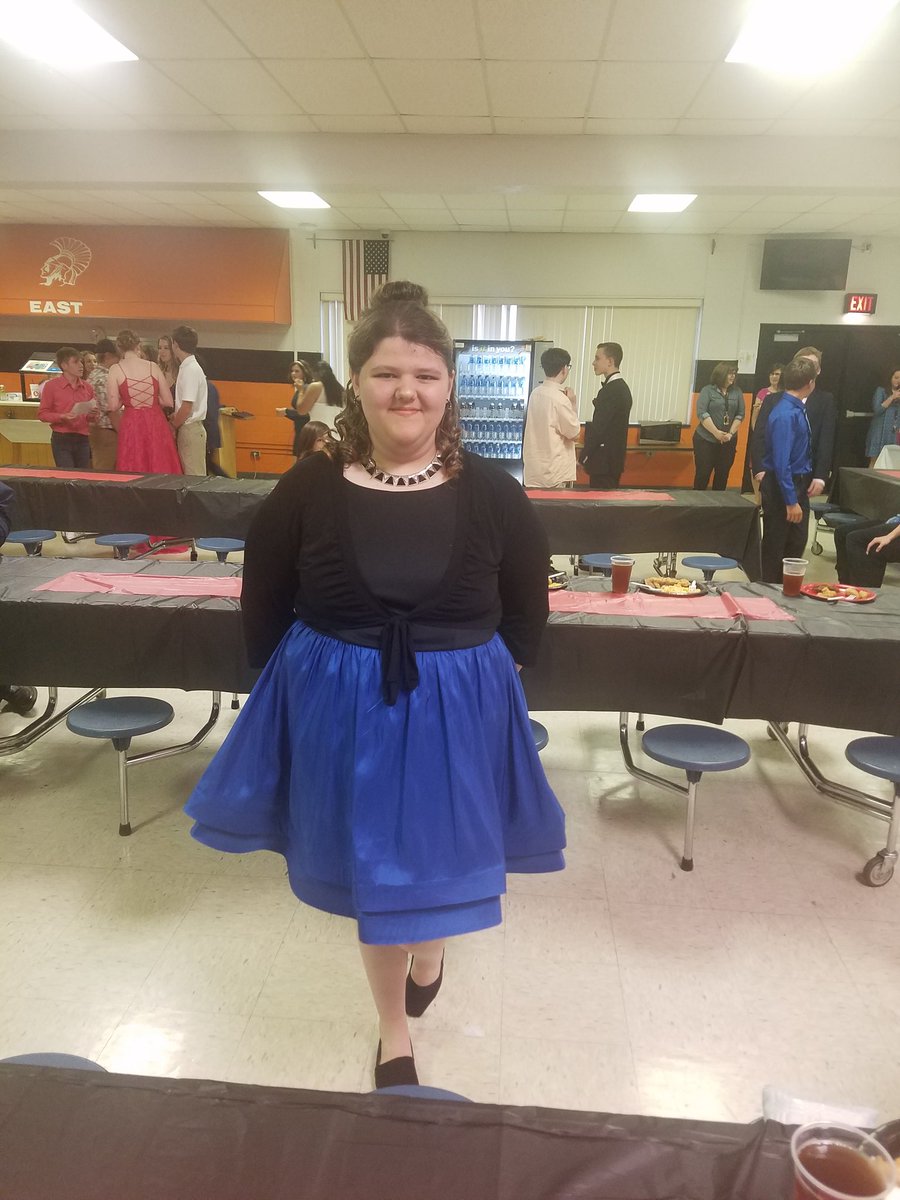 ELeatherman's tweet photo. #EMMSStuCo put on a beautiful 8th-Grade Non-Prom. Thank you to everyone who came and helped make this such a lovely night. Everyone looked AMAZING! https://t.co/PCXk5BjftI