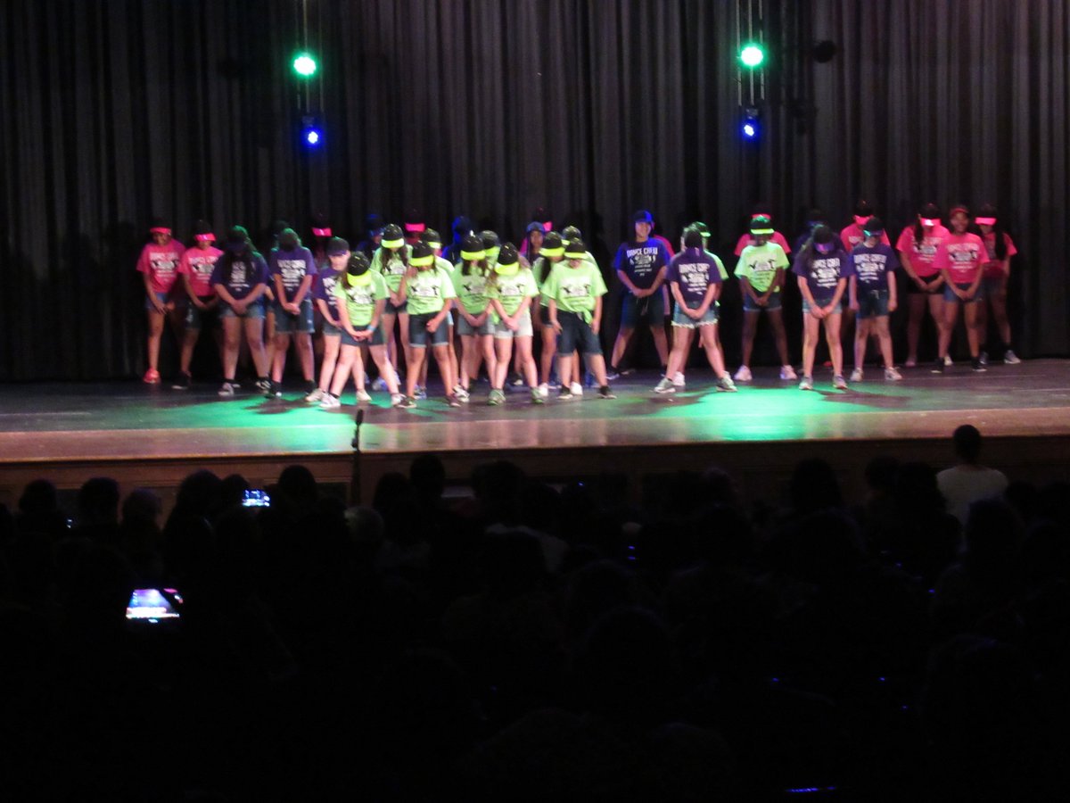 bayshorearts's tweet photo. Sam and Kathryn were MC supremes. The teacher's dance brought down the house. South Country was 120 strong.. Thanks Ms. @JgrassoJohnna https://t.co/ZdyOkK9YrL