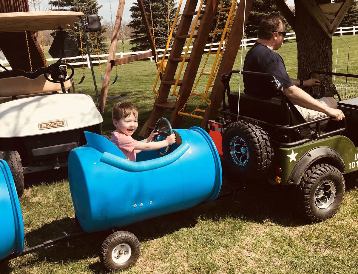 lauranewhouse's tweet photo. It’s a great day to be outside! #hadleykay #parkeralan #baylormichael https://t.co/FIQ24p1Rom