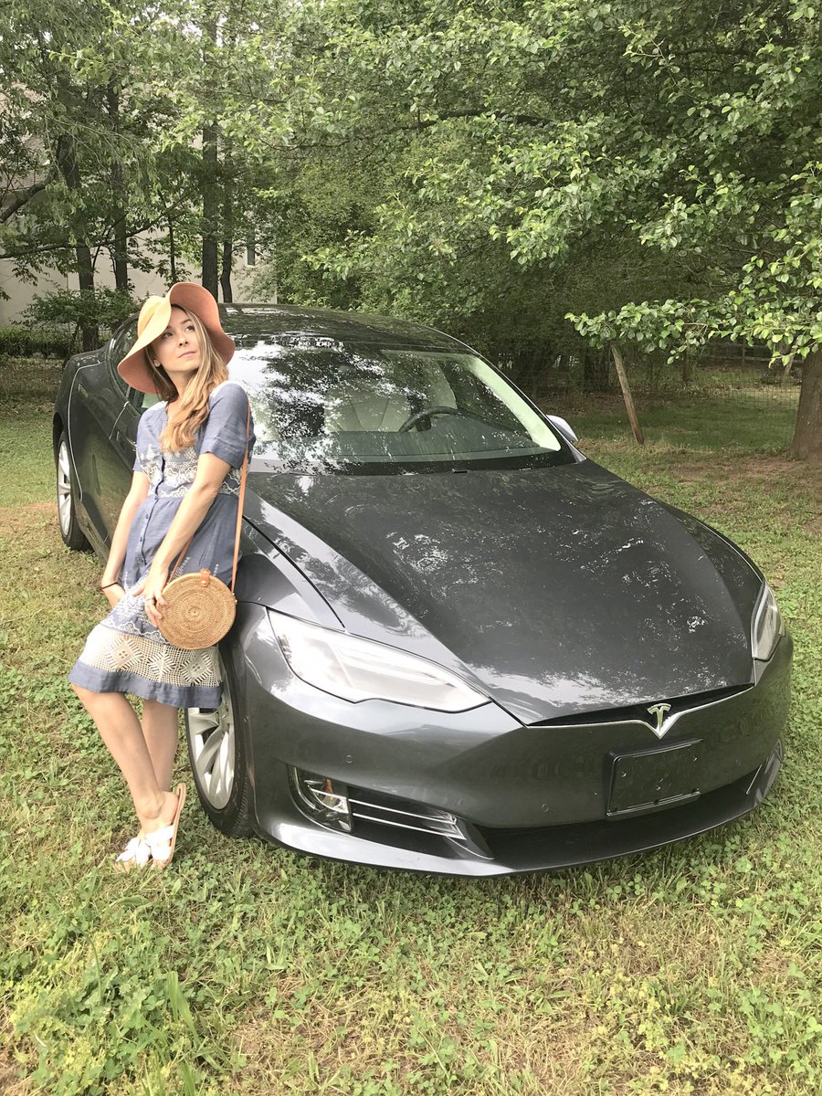 ItsKimJava's tweet image. Derby day has me feelin’ some horsepower #P100D #kentuckyderby #liketesla #YouTube #ModelS #SouthernTesla #Tesla #ModelX #Model3 #ModelY #Roadster #elonmusk
