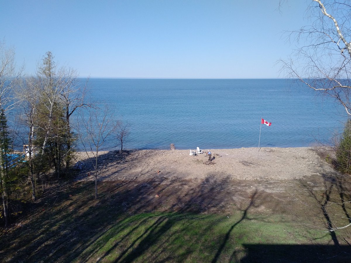 sswanda1's tweet photo. Are we sure the world isn't flat?  Can't wait for #dayboating https://t.co/N7kax0tsXQ