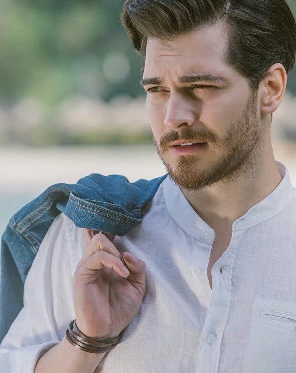 من أحلى ؟ وأفضل تمثيلا؟ 
#CaglarErtugrul like 
#cagatayulusoyy rt 
#FaziletHanimVeKizlari #YağHaz #Unutmayacağım