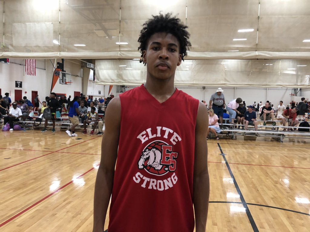 HoopSeenGA's tweet photo. 16U: Elite Strong wing Marcius Estrich went off for 27 points in a tough win over Rattler Nation. Cameron Brown helped out with 16. https://t.co/xuEOrcMKtw