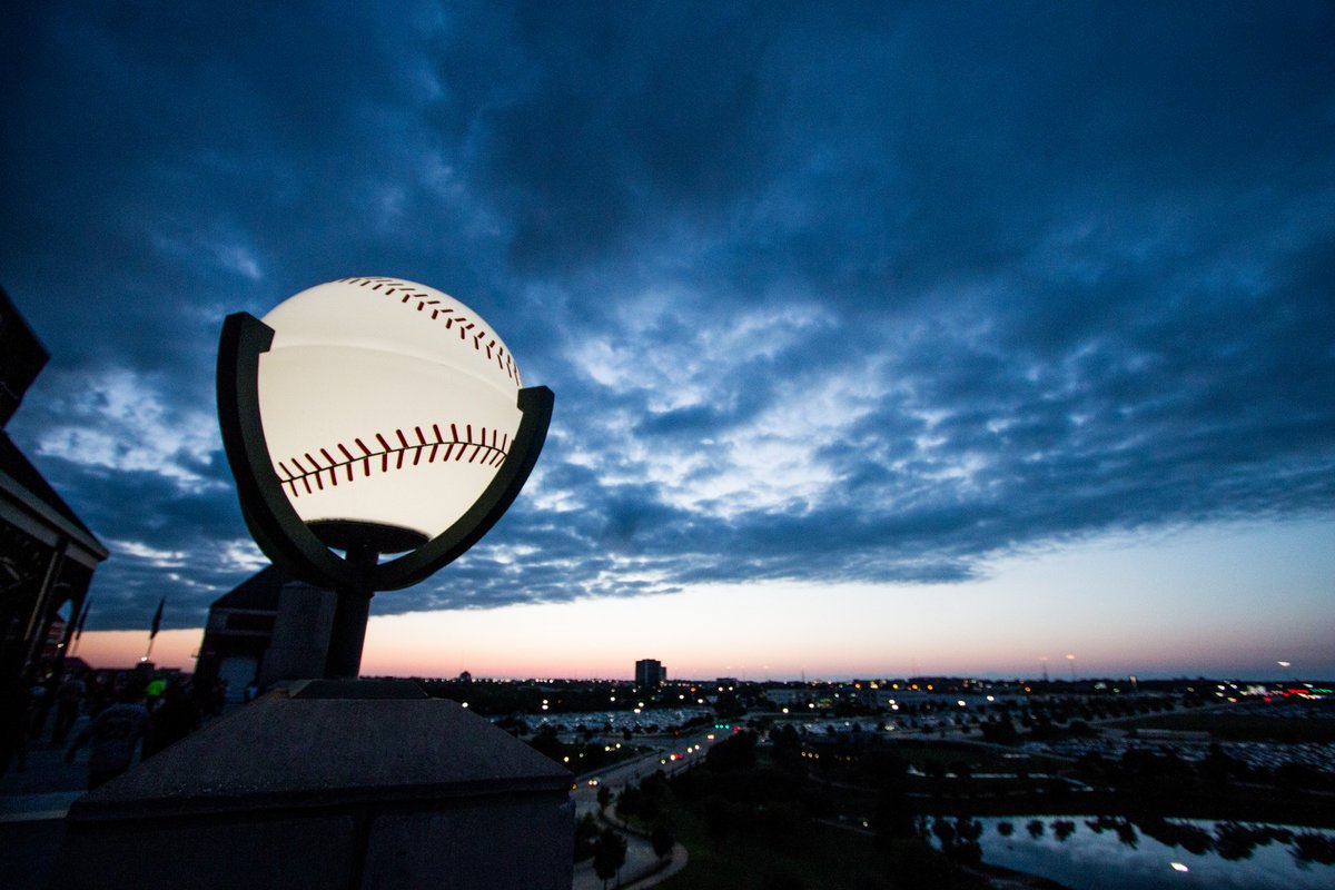 dnadders's tweet photo. Baseball. Tonight. 7:05. #TEXvBOS https://t.co/NhLphQY19v