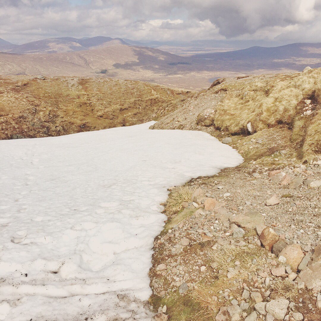 emfletche's tweet photo. The sun finally made an appearance today! We got the chairlift up @glencoemountain (avoiding the crazy bikers taking part in #MacAvalanche) and basked in the sunlight and snowfall 🌞❄️ #glencoe #visitglencoe #discoverglencoe @VisitScotland https://t.co/012RkFQaXd