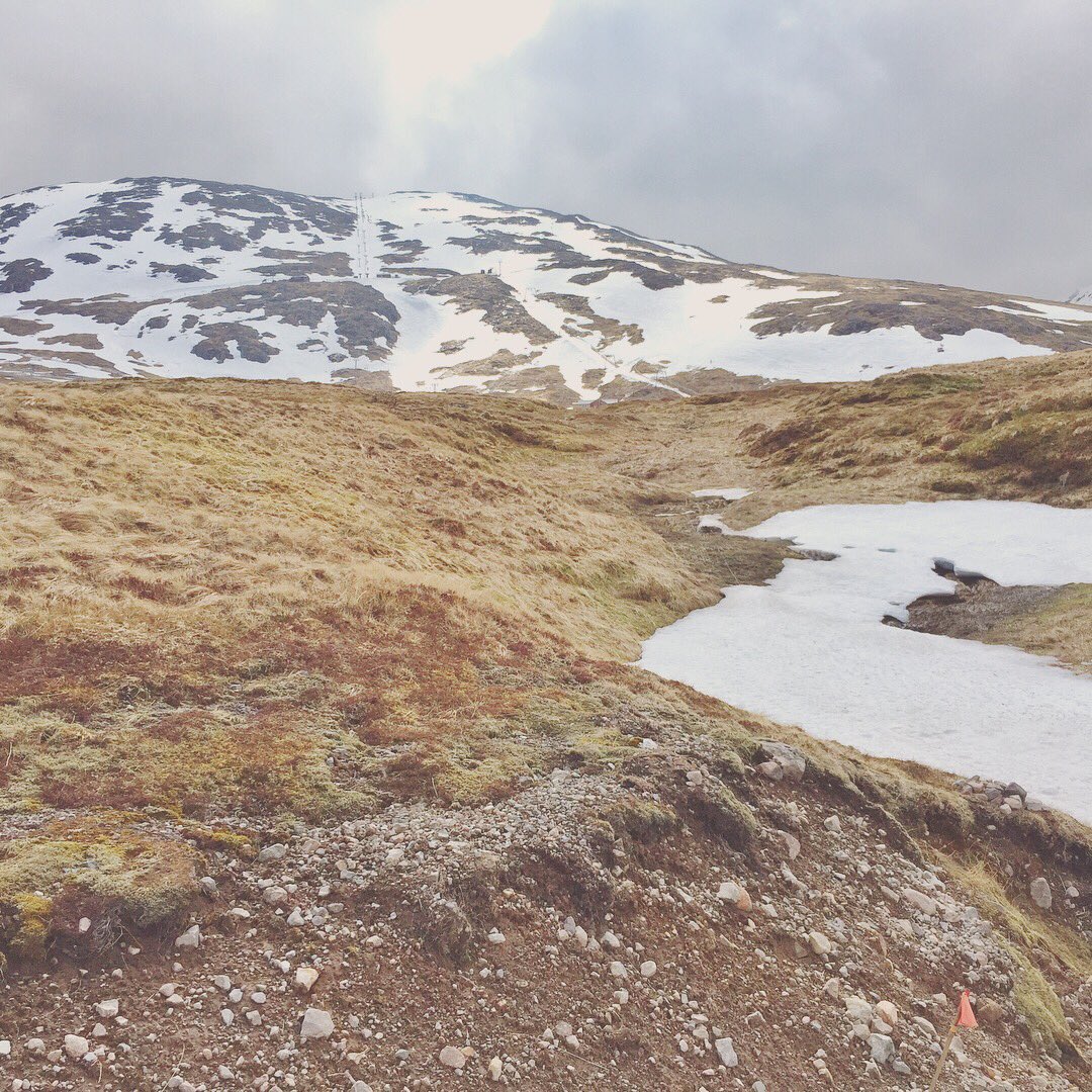 emfletche's tweet photo. The sun finally made an appearance today! We got the chairlift up @glencoemountain (avoiding the crazy bikers taking part in #MacAvalanche) and basked in the sunlight and snowfall 🌞❄️ #glencoe #visitglencoe #discoverglencoe @VisitScotland https://t.co/012RkFQaXd