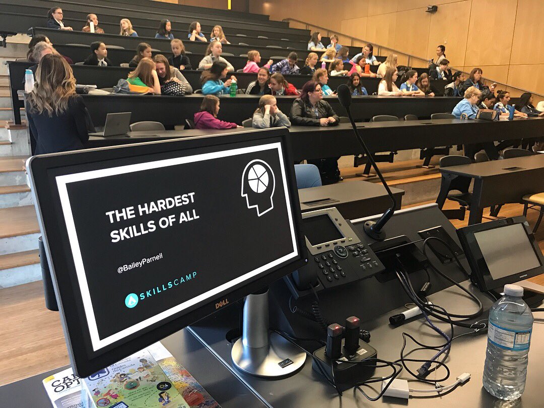 BaileyParnell's tweet photo. So many girls giving up their weekend for @sheridancollege’s Young Women in Business Day w/ the @girlguidesofcanada! Future cardiologists, architects, &amp; entrepreneurs in attendance - one even gave me flowers from her garden😭 Thx @wibcommittee.sc for bringing me in! #YWIB2018 https://t.co/LsFcWdemhC