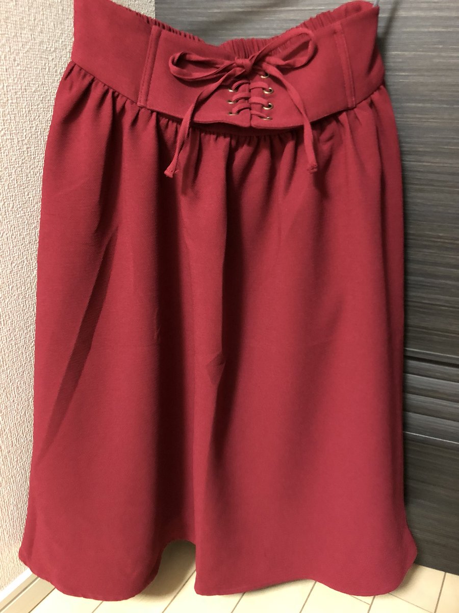 yuzukitokiya98's tweet photo. 2日目はこの画像の洋服に黒の靴履いてます！
会える方目印にしていただけると嬉しいです♪
髪型はハーフアップです！ https://t.co/uiFgjIFsy0