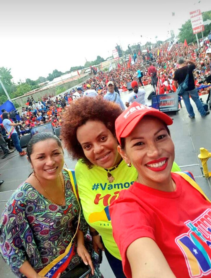SecretariaSR's tweet photo. Con esta Multitudinaria Concentración en #Cabimas reafirmamos que todo el #Zulia y mi Municipio Santa Rita vamos a votar este #20M por Nuestro Candidato Obrero @NicolasMaduro #VamosNico #FuturoSeguro #SecretariaEnlaceSantaRita #PorLos10Millones @OmarPrietoGob @PedroCarreno_e https://t.co/Sb7ftvc97v