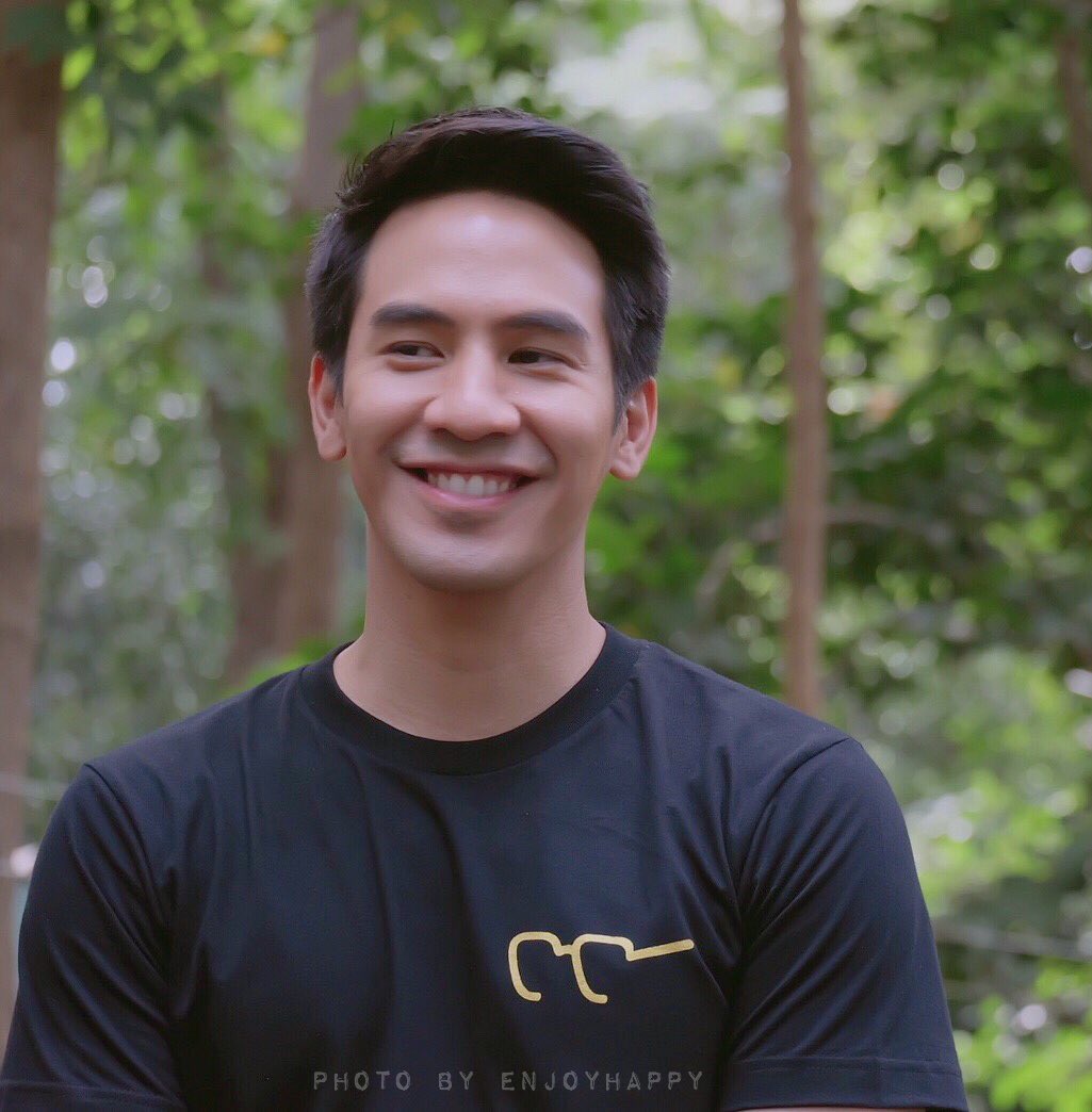 giftyuii's tweet photo. ลุงของหลานๆ หล่อ ละมุน จังเลย #popezaap https://t.co/byha8Vgw6q