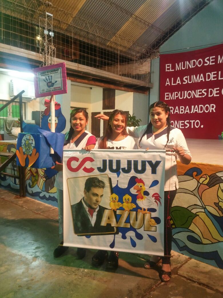 AzulJujuy's tweet photo. @azul_solidario @CeciliArmasAzul @CristianCastro @GeneraMusica @vrocastroficial @AzulArgentina_ @HambreCero @araceli_g @lizytagliani @cuervotinelli @lozano_manuel @fundmarolio @TgdRosario @msalnacion @multiplicaTx7 @Rtsolidario_ARG @SonyMusicLatin Asi es!!! Aunq el tiempo es cruel, hacemos hasta lo imposible para ayudar, colaborar y sumar un granito de arena en este mundo gris, y con muestro amor pintarlo de #Azul. #JujuySeVisteDeAzul 👉🐓💙🐥💪👏👏👏👏😘 https://t.co/GiVrB1kiS6
