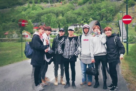 firtsIove's tweet photo. Goodnight I love this family so much ♡ https://t.co/QNnlaXQVZX