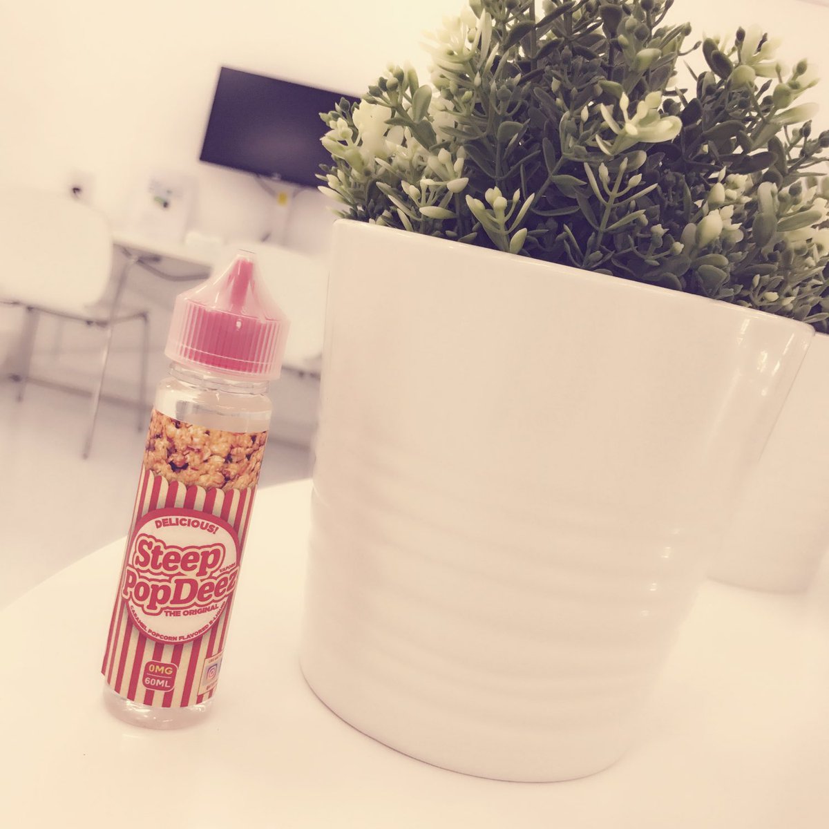 chillux_cbd_cbn's tweet photo. こんにちは☀️
今日はGW最終日です!!
人気のpop deez入荷しました😆✨
ぜひ試しに来てくださいね!
#WorldVapeShopJapan #WVSJ #VethosDesign #AlphaXS #電子タバコ #ベイプ #ニコチンなし #電子タバコリキッド
#VAPE #WORLDVAPESHOP #EJUICE #vapeshop #vapestagram #WorldVapeShopJapan浦安店 https://t.co/UfIDnu2FxR