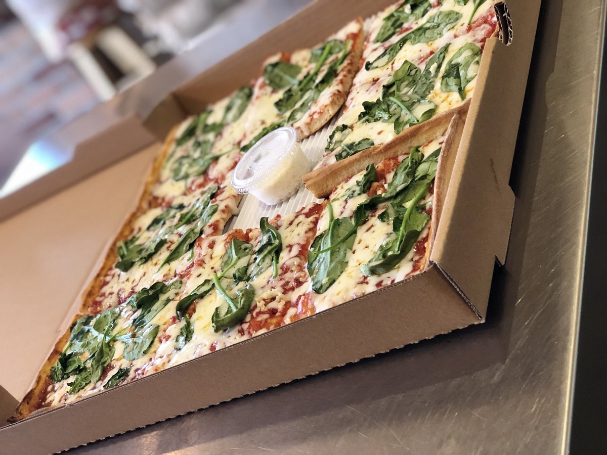 squarepizzaofpb's tweet photo. Deliciously #thin #pizza with #fresh baby #Spinach and #Garlic . https://t.co/ioeORZPSqN