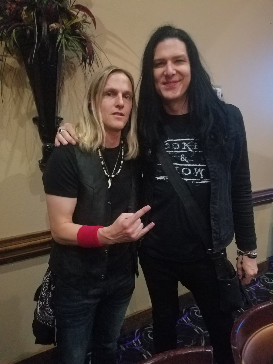 Sharing a bill with <a href="/todddammitkerns/">Todd Dammit Kerns</a> in Texas tonite @fatdaddyslive with <a href="/walkthiswayband/">Walk This Way</a>  #HookersNBlow #SlashMKC #GallienKrueger