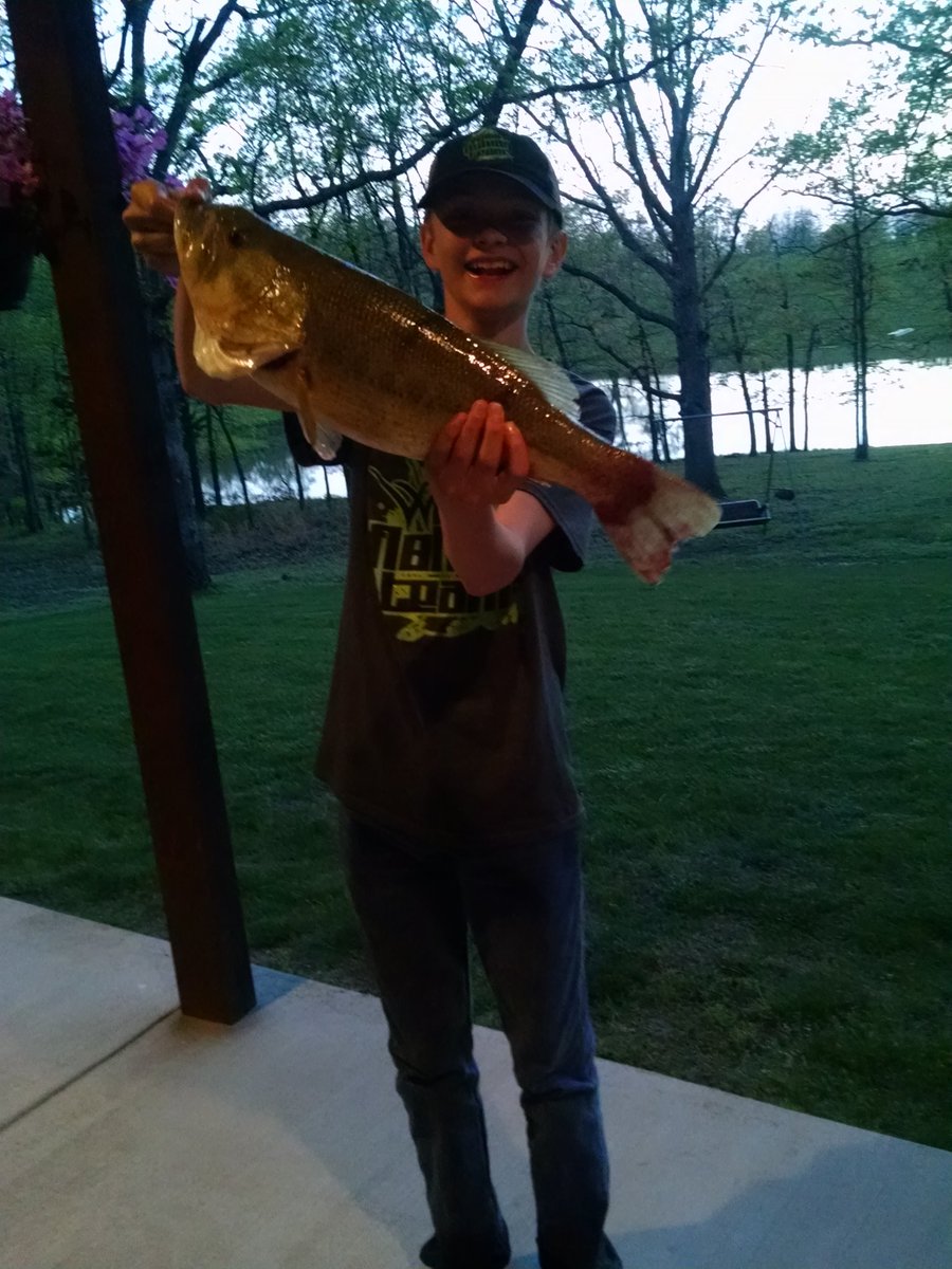 FlatnessRob's tweet photo. Dawson fished all day at the National Youth Fishing Tournament and only caught one little cull. Went to the pond behind my parents' house and hauled in this monster on my crappie rod. 20 1/2" long. His smile was as big as the fish. #pondfishing #brokenpole https://t.co/ol0fmSyOzU