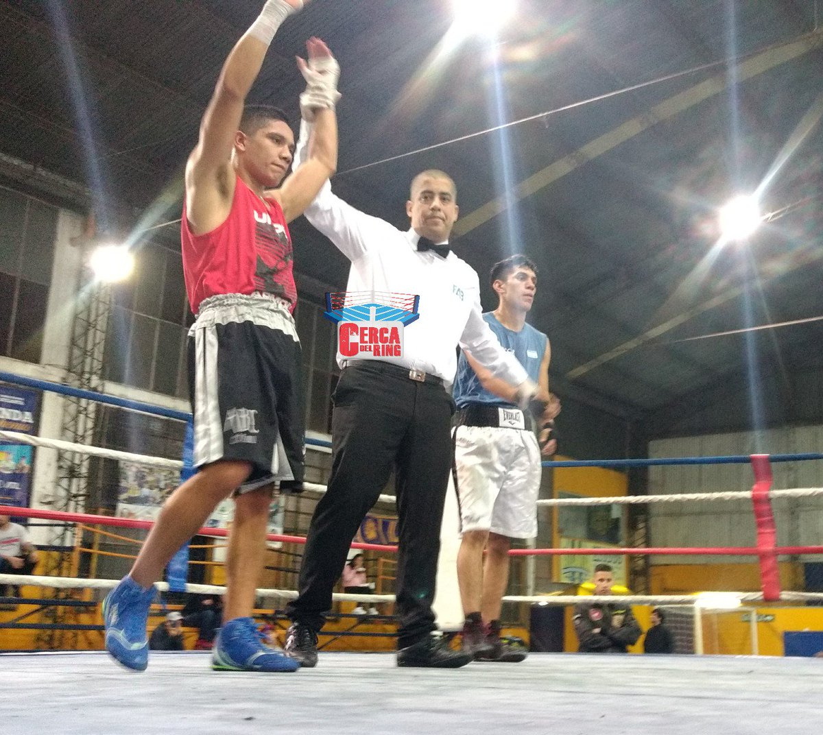 cercadelring's tweet photo. Decimocuarta pelea de la tarde en @BoxAtlanta @BoxeoAtlanta por @BoxeoLigaMetro y en categoría 64kg #AlanMonzon le ganó por puntos a #MarcosVillafañe #CDREnAtlanta #CDREnLaLiga #CDREnTodosLados #CercaDelRing https://t.co/8hMfl2ENDp